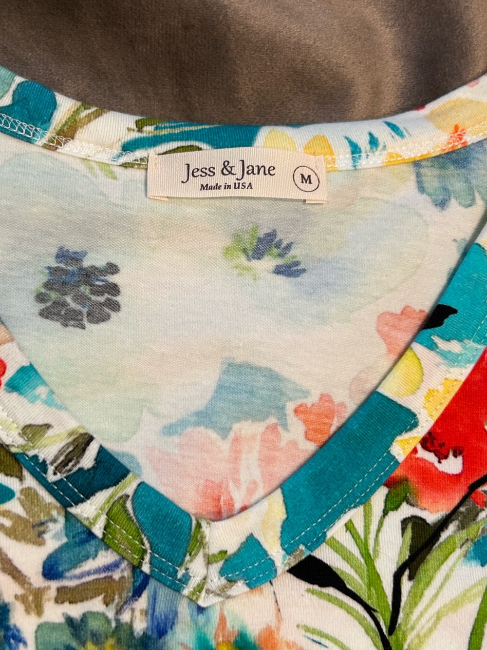 Jess & Jane Blooming V -Neck Top - Picture 5 of 10